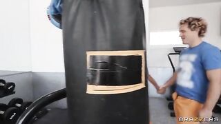 Vabbing squats with a face full of cum in the gym