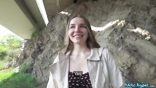 A girl agreed to have sex with me for 200 dollars outdoors