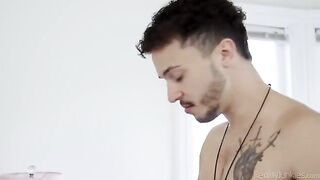 A hot nympho is getting her intimate hair cut at home