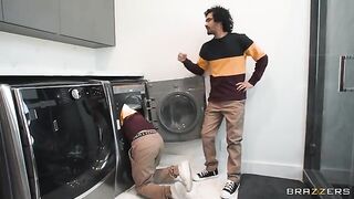 Hot blonde looks-alike threesome with a steamy MILF twist