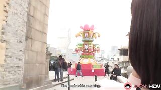 After the breakup, the girl is looking for a new lover in Macao
