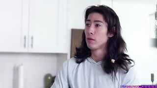 A hot guy made cumshot on the sandwich of an appetizing girl