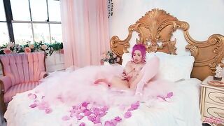 A girl with a beautiful body leads a luxurious life