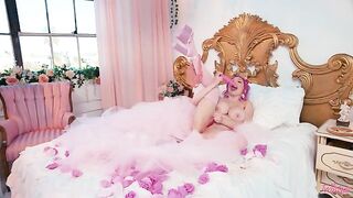 A girl with a beautiful body leads a luxurious life