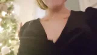 The French beauty cooked a sweet dessert for her boyfriend