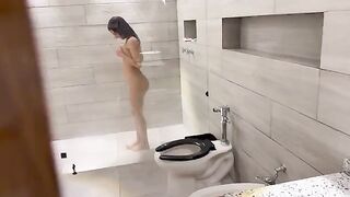 The couple has no shame in the shower, a true passion!