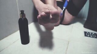 In the shower, a naked beauty plays with sex toys and indulges in solo pleasure