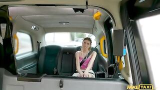 A cute girl is having fun in the car, it stings
