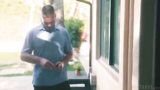 Girl sits on the guy’s face and fucks with him