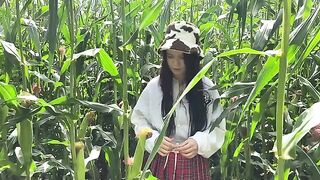 A security guard caught a thief in a cornfield and fucked her orally