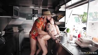 What burgers, I'm fucking! A sexy girl was caught in a compromising position