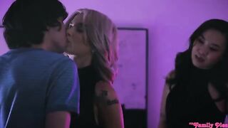 An Asian girl, a European guy, and a blowjob – everything as we like!