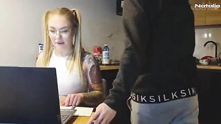 The student received a good mark for her husband, thanks to this