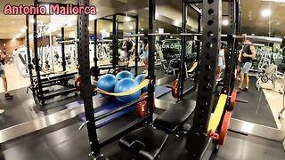 You can't ruin this ass with sports, a stunning gym girl's twerking is mesmerizing