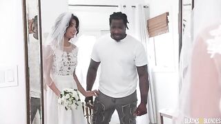 The bride chose a guy for sex according to the size of his penis