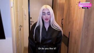 A girl came to her friend's place to have some fun