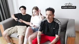 The team is assembled, it's time to work on her orgasm! A thrilling cuckold scene unfolds