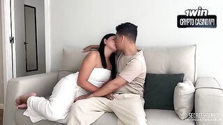 A man filled the pussy of his girlfriend with cum. She loved it