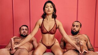 The guys enjoyed the girls' hands and impressive sizes in this steamy FMM scene