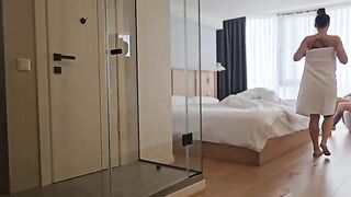 A hot woman has morning anal sex and she wants to continue hard
