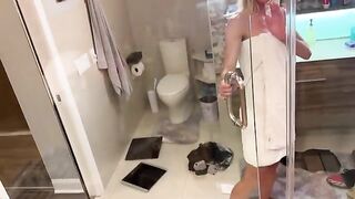 The guy shared a sauna with his girlfriend and her hot stepmom