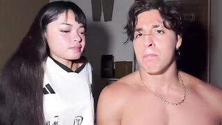 A man showed his strength and power to his girlfriend