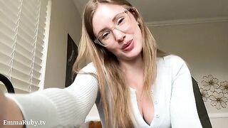 The girl with glasses Emma Ruby makes you cum softly, lying on her bed