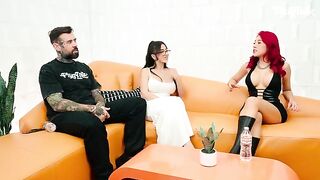 Two sluts share a big cock in an intense threesome scene