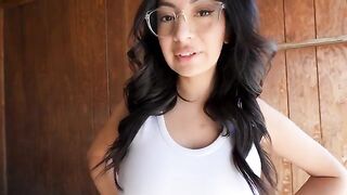 A contractor got fucked by a thick Latina in the barn